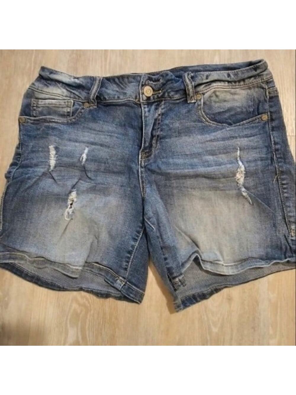 Women's Vanity Branded Jean Shorts Size 29